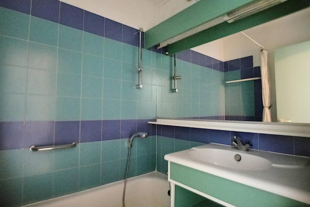 Antibes Les Pins 2 Pieces Vue Mer Piscine Parking Apartamento Exterior foto